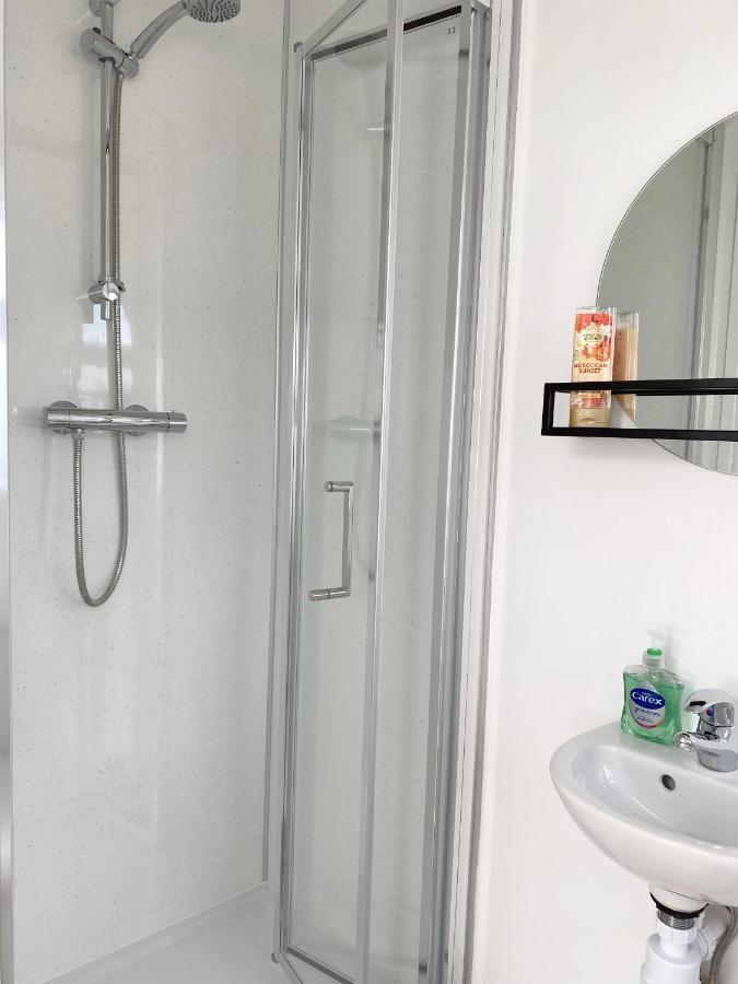 1 Ashford Road Guesthouse Redhill  Dış mekan fotoğraf