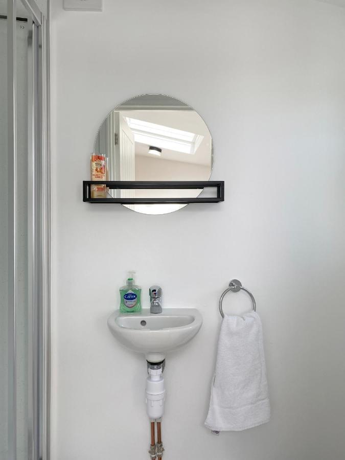 1 Ashford Road Guesthouse Redhill  Dış mekan fotoğraf