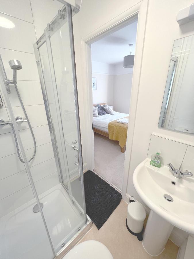 1 Ashford Road Guesthouse Redhill  Dış mekan fotoğraf