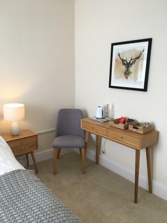 1 Ashford Road Guesthouse Redhill  Dış mekan fotoğraf