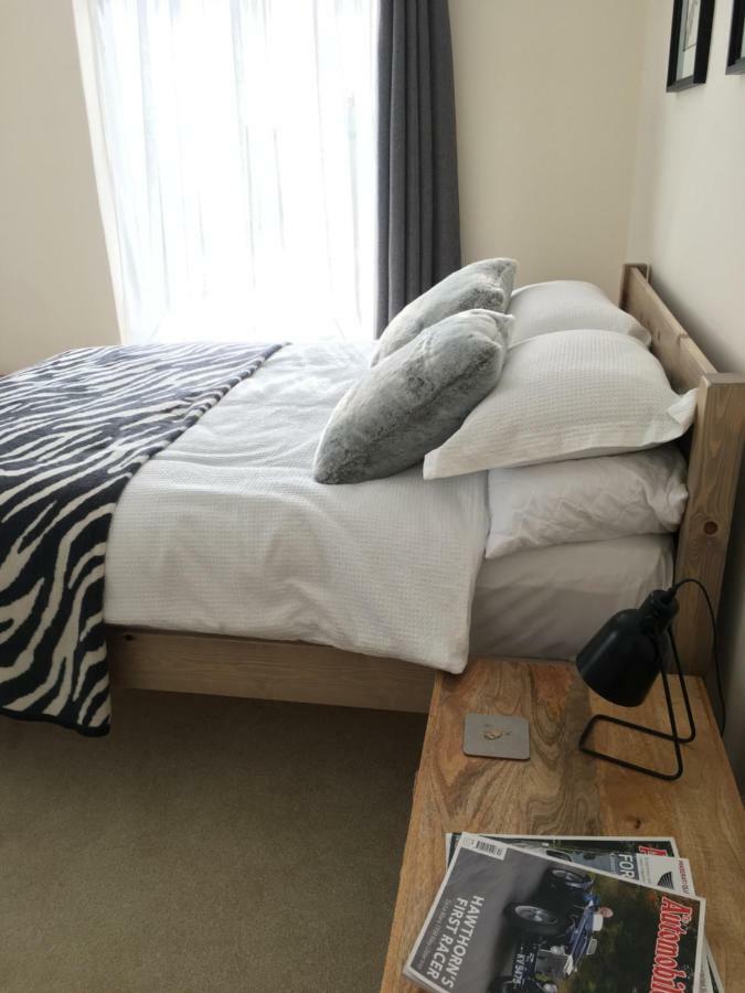1 Ashford Road Guesthouse Redhill  Dış mekan fotoğraf